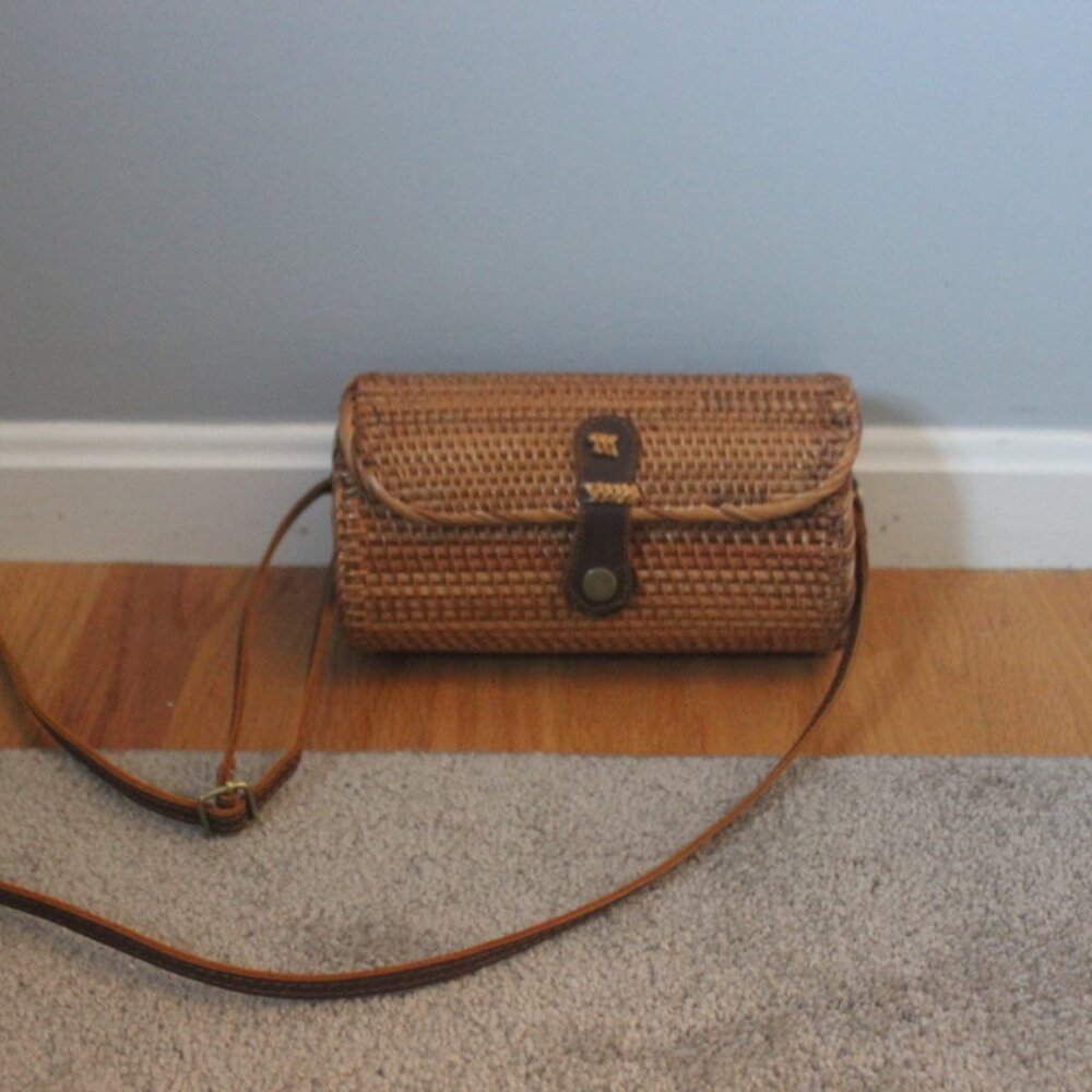 Wicker Purse with Leather Straps and Gold Botton